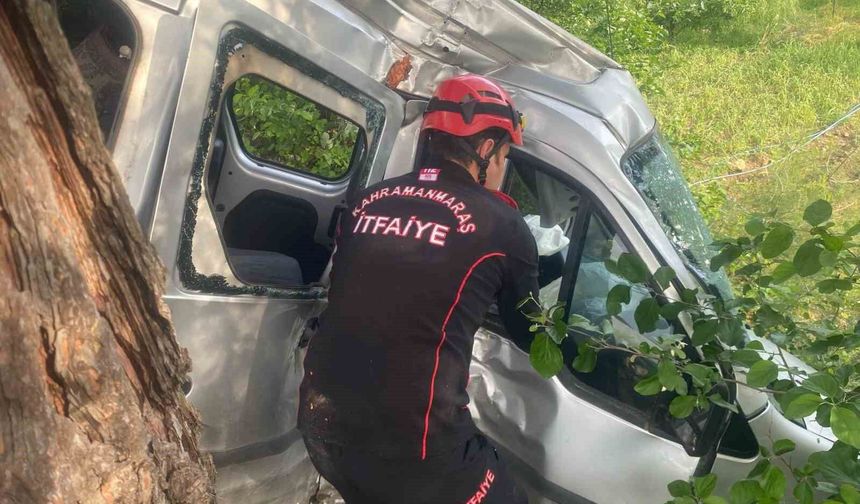 Hafif Ticari Araç Kaza Yaptı: 1’i Ağır 4 Yaralı