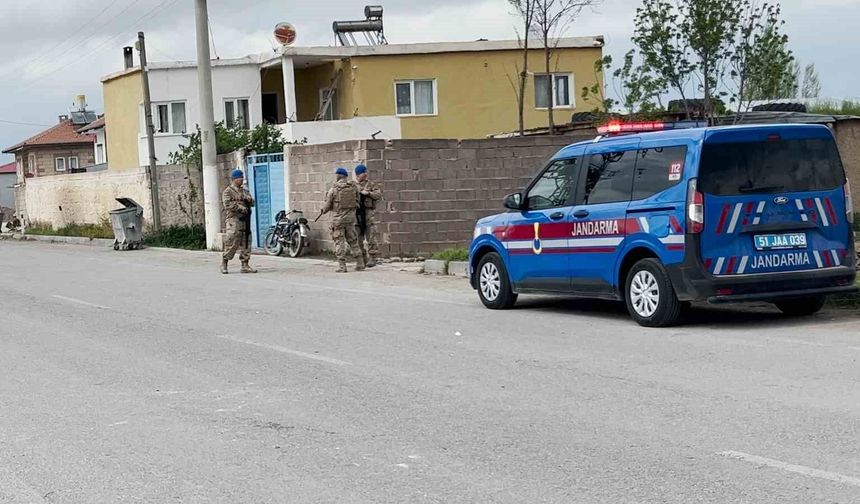 Husumetli ailelerin kavgası kanlı bitti: 1 ölü