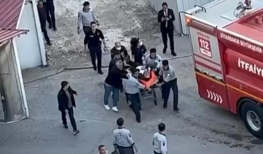 İnşaat halindeki otelde yangın: 13 kişi dumandan etkilendi