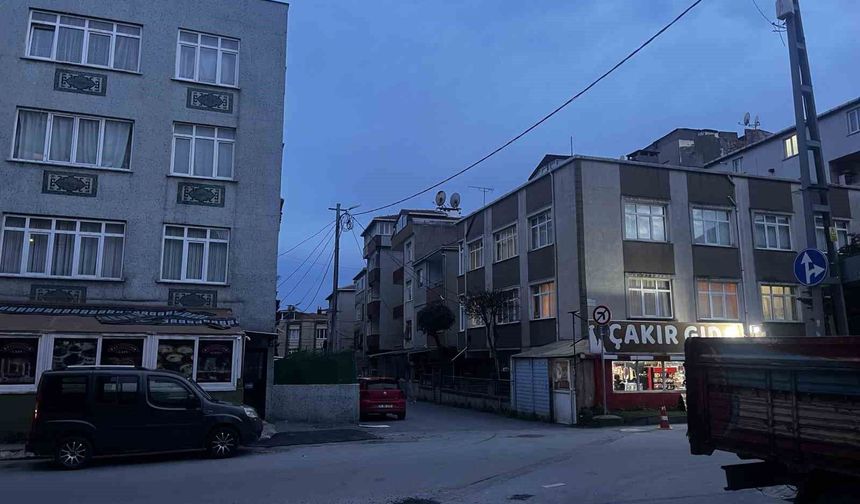 Kahve önünde silahlı saldırı: 3 yaralı