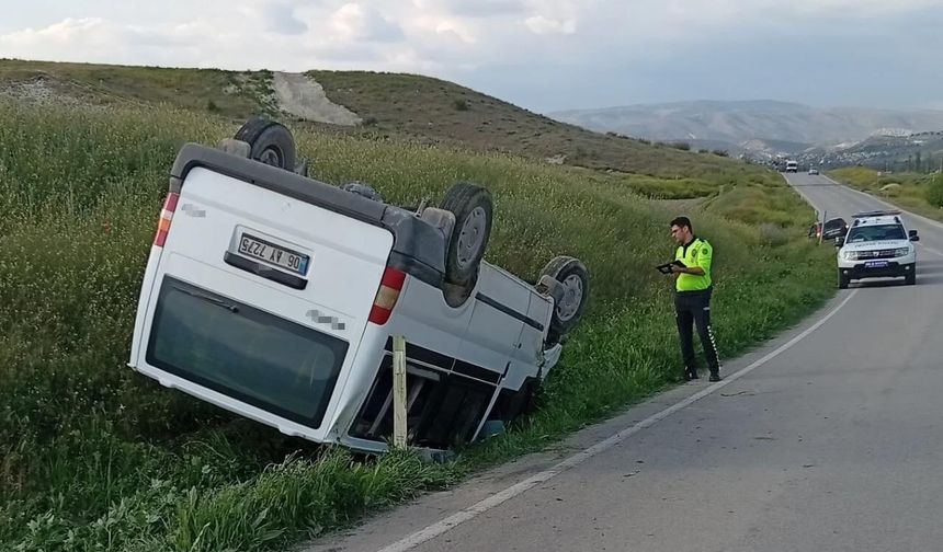 Kontrolden çıkan minibüs devrildi: 1 ölü