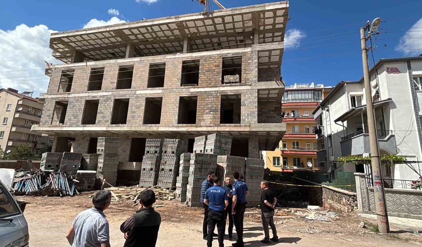 Korkuluk demiri üzerine düşen işçi ağır yaralandı