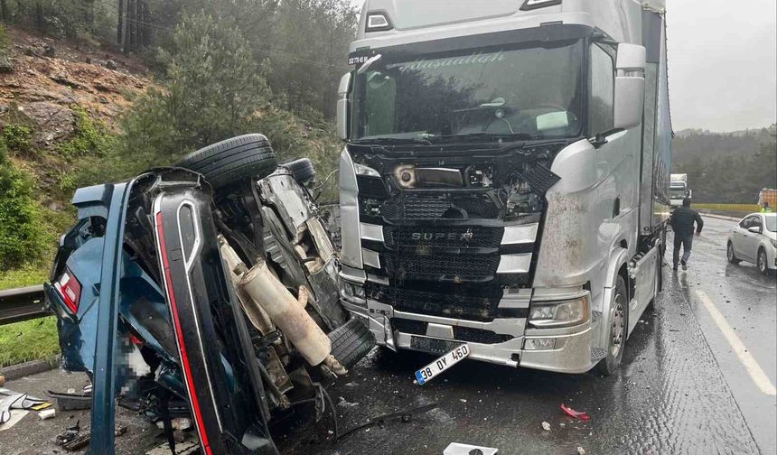 Maliyeciler kaza yaptı: 1 ölü, 5 yaralı