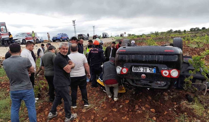 Otomobil devrildi: 1 ölü, 2 yaralı
