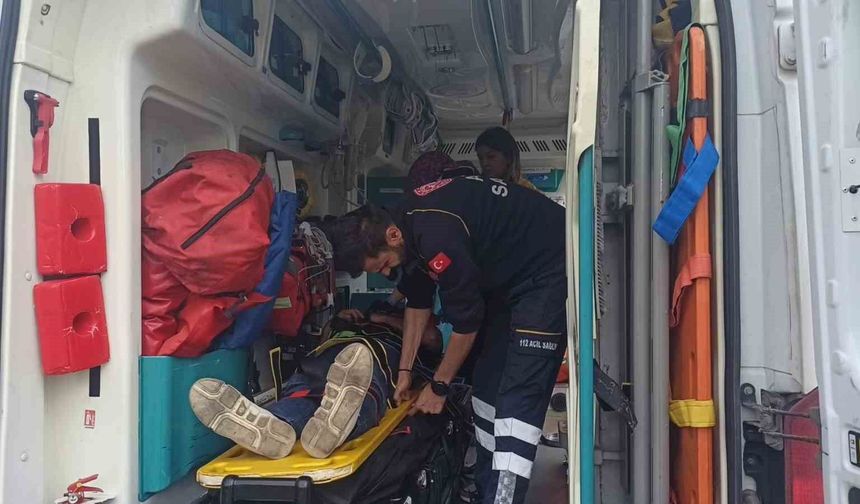 Otomobil ile motosiklet çarpıştı: 1 yaralı