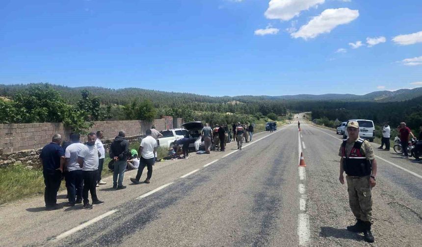 Pikap ile otomobil çarpıştı: 9 yaralı