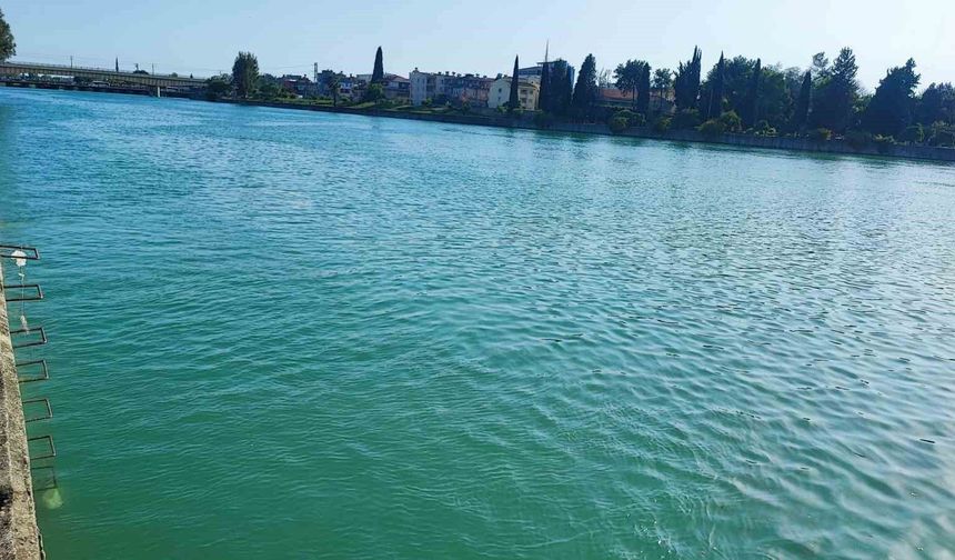 Serinlemek için girdiği nehirde kaybolan genç hastaneye kaldırıldı
