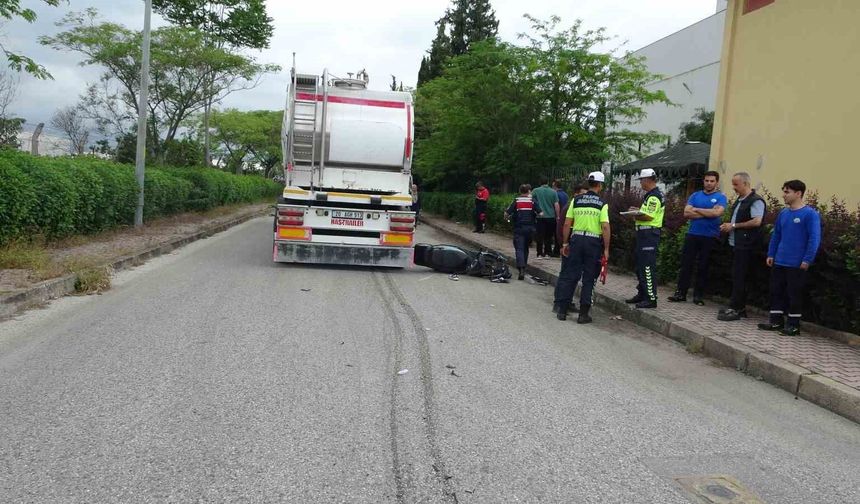 Tırın altında kalan 19 yaşındaki motosikletli genç hayatını kaybetti