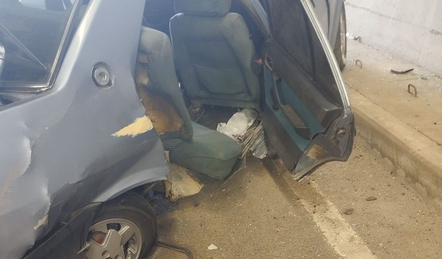 Tünel İçinde Kaza: Tofaş Duvara Çarptı, 3 Kişi Yaralandı
