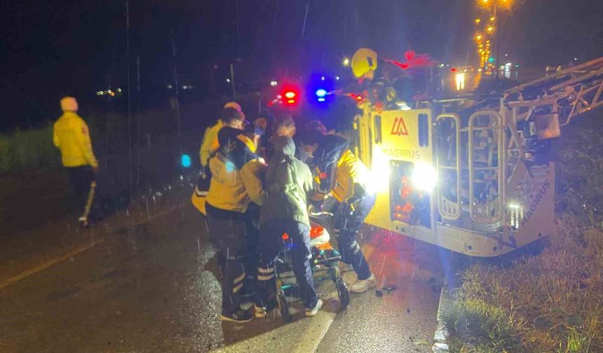Yolcu otobüsü devrildi: 3 ölü, 26 yaralı