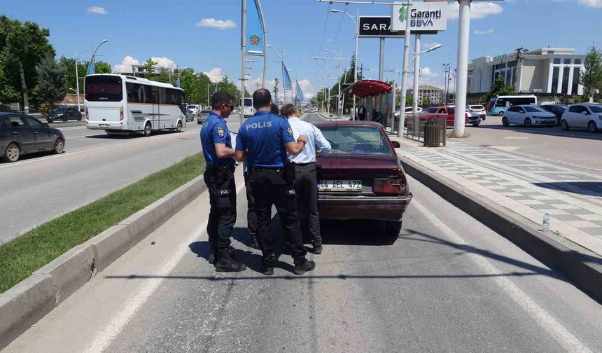 Yolcu otobüsü ile otomobil çarpıştı: 5 yaralı