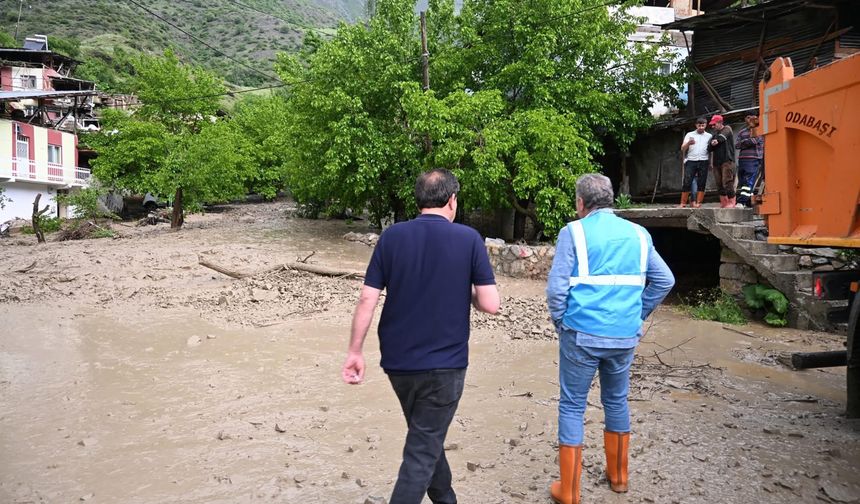 Erzurum'da heyelan; yollar ulaşıma kapandı