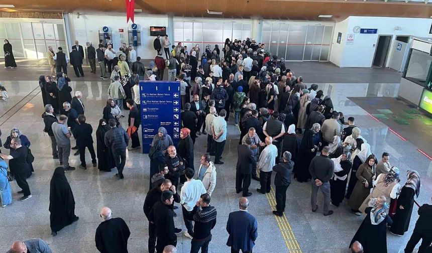 193 kişilik ilk hacı kafilesi Erzincan'a döndü