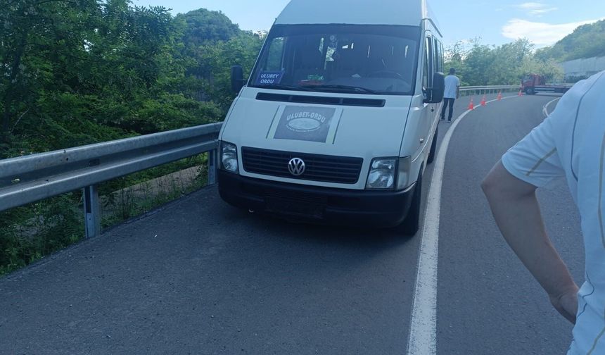 Direksiyon başında kalp krizi geçirdi: Şoför hayatını kaybetti, yolcular kurtuldu