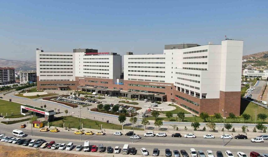 Elazığ'da 3. kattan düşen 4 yaşındaki çocuk ağır yaralandı