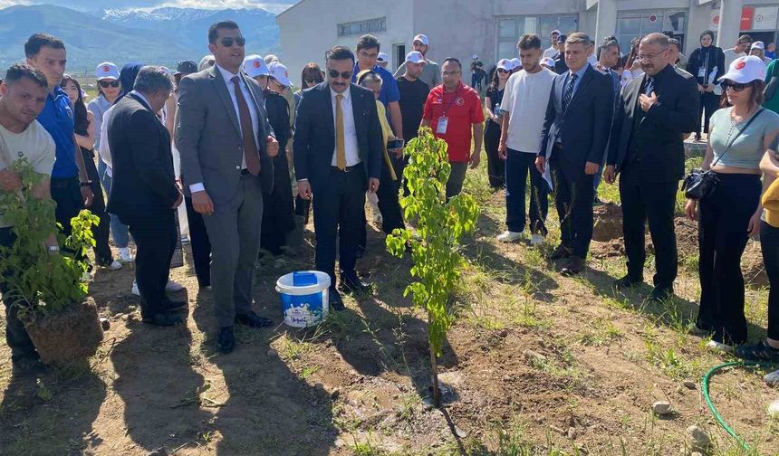 Erzincan’da Ceza İnfaz Personeli Günü’nde Fidanlar Toprakla Buluştu