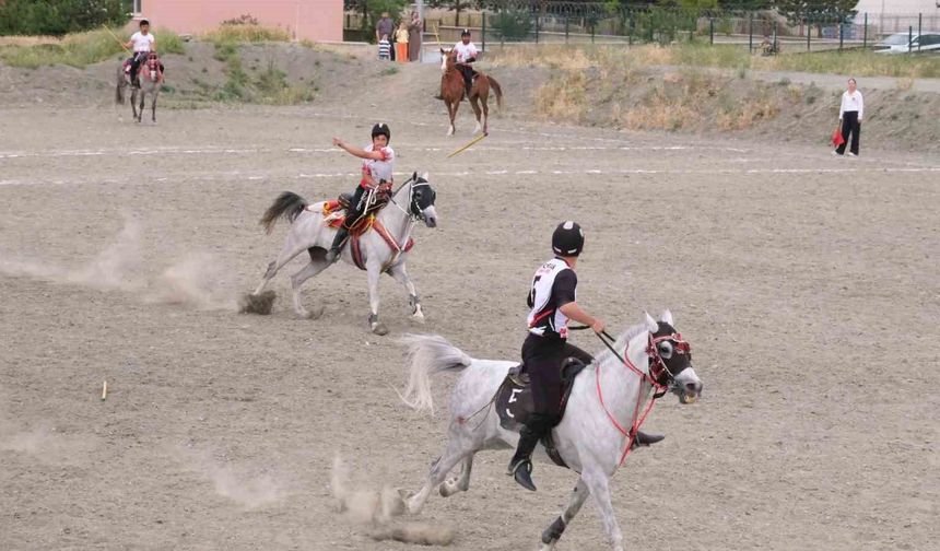 Erzincan'da Kulüpler İl Birinciliği Atlı Cirit müsabakaları tamamlandı