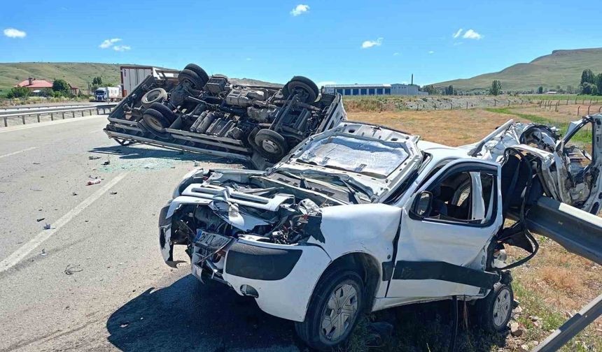 Feci trafik kazası: 1'i ağır 2 yaralı
