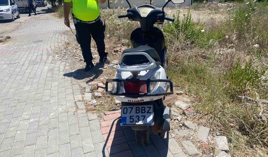 Motosiklet ile kamyonet çarpıştı: 1 yaralı