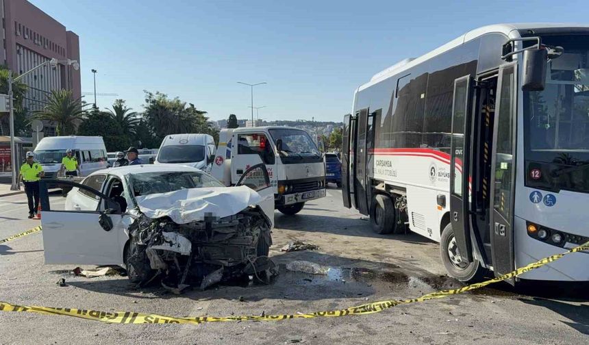 Otomobil ile halk otobüsü çarpıştı: 7 yaralı