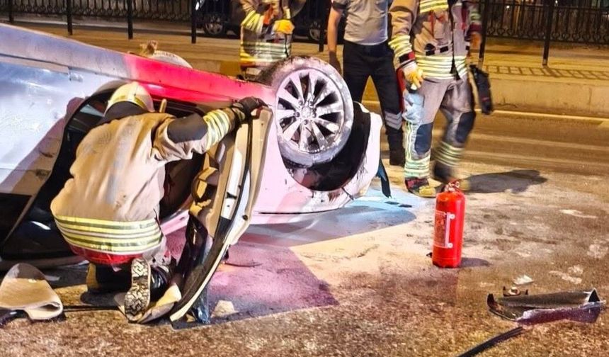 Otomobil refüje çarpıp takla attı: 1 yaralı