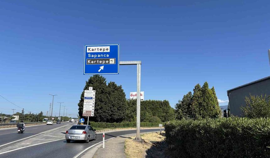 Panelvan yön tabelasına çarptı: 1 ölü, 2 yaralı