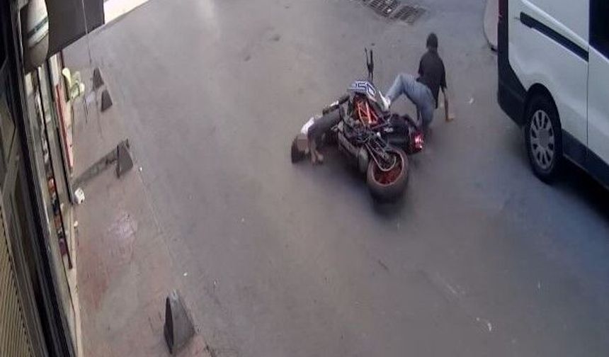 Scooter kullanan 4 yaşındaki çocuğa motosiklet çarptı