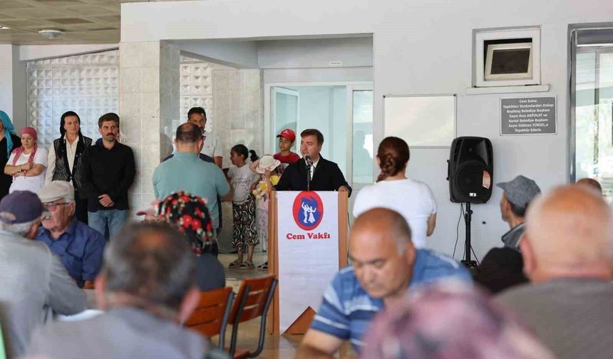 Ulalar Cemevinde aşure dağıtım programı düzenlendi