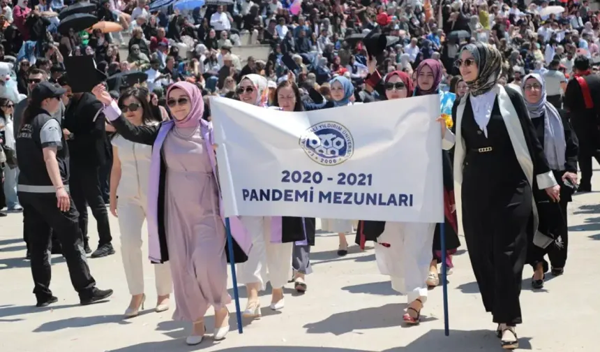 Erzincan Binali Yıldırım Üniversitesinde Mezuniyet Heyecanı