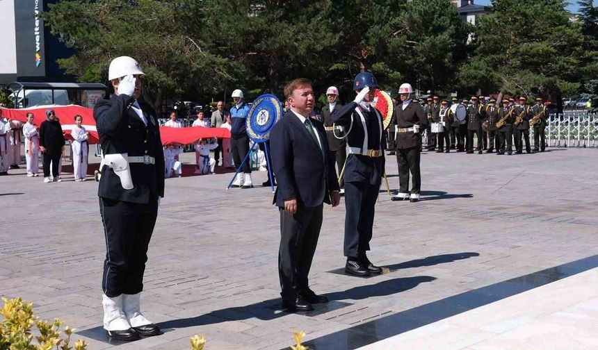 Atatürk'ün Erzincan'a gelişinin 107'nci yılı dolayısıyla tören düzenlendi