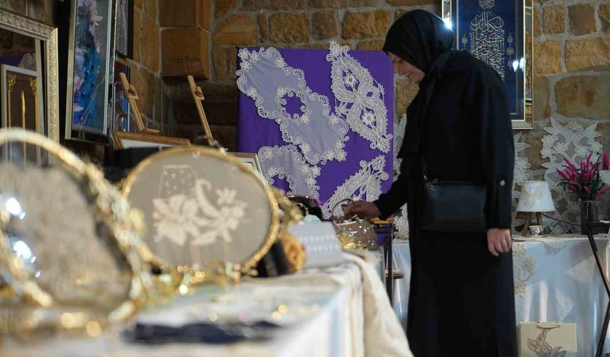 Bayburt'ta kadınlar geleneksel el sanatlarını modern tasarımlarla buluşturdu