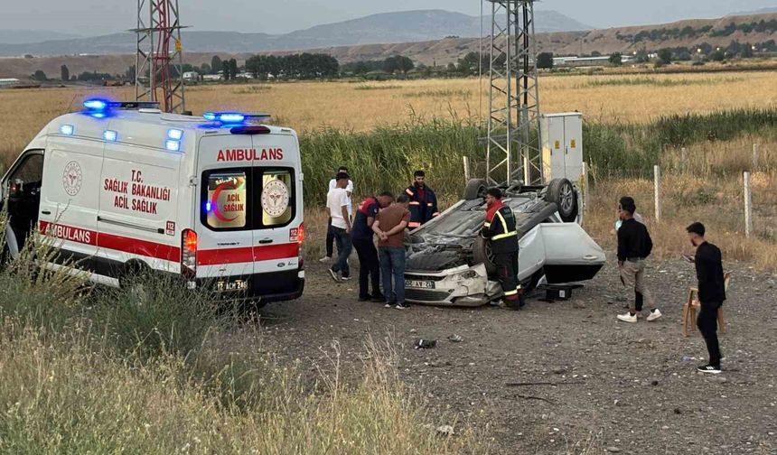 Bingöl'de otomobil takla attı: 3 yaralı