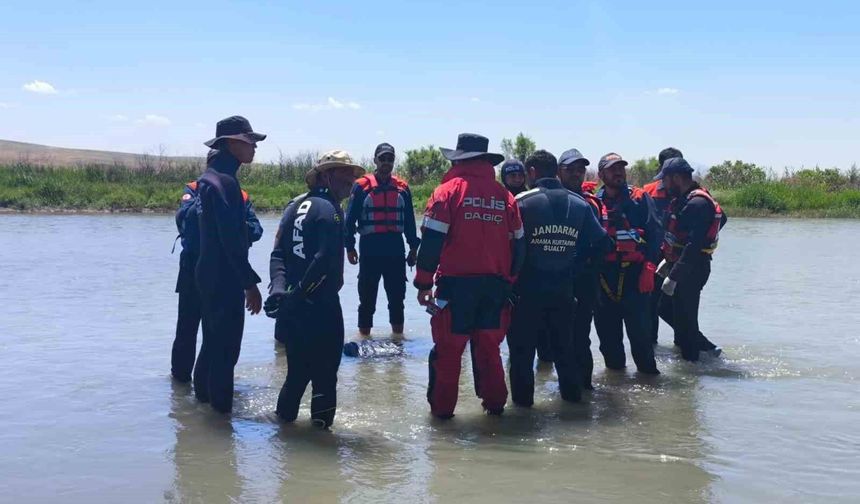 Çaya düşerek kaybolan küçük çocuğun cansız bedenine ulaşıldı