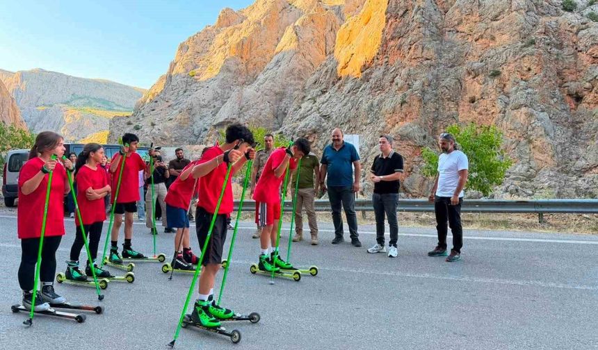 Erzincan Kemaliye’de Ayaklı Kaykay Etkinliği İlgi Gördü