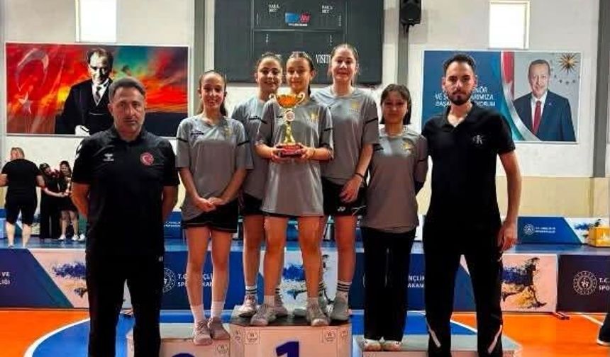 Erzincanlı Badmintoncular Artvin’de Çifte Şampiyonluk Yaşadı