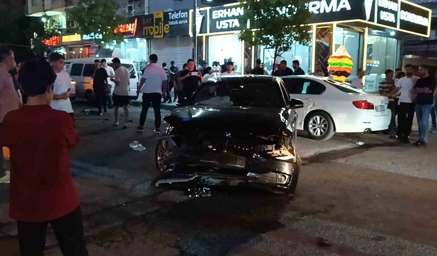 İki otomobil çarpıştı: 1 yaralı