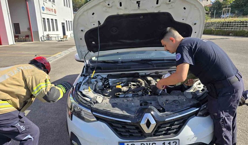 Otomobilin motorunda ilçe ilçe gezdi