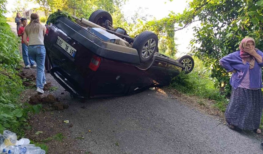 Rampada geri kayan otomobil takla attı: 4 yaralı