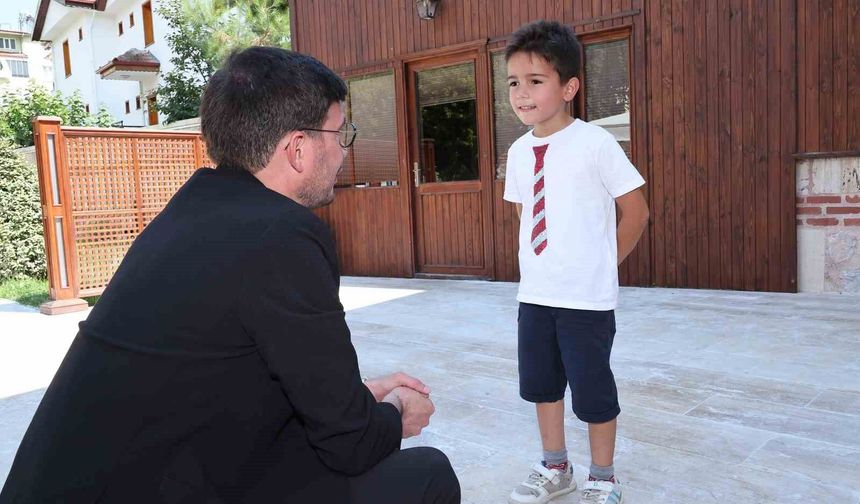 Başkan Yazıcıoğlu'ndan 7 yaşındaki çevreci çocuğa hediye