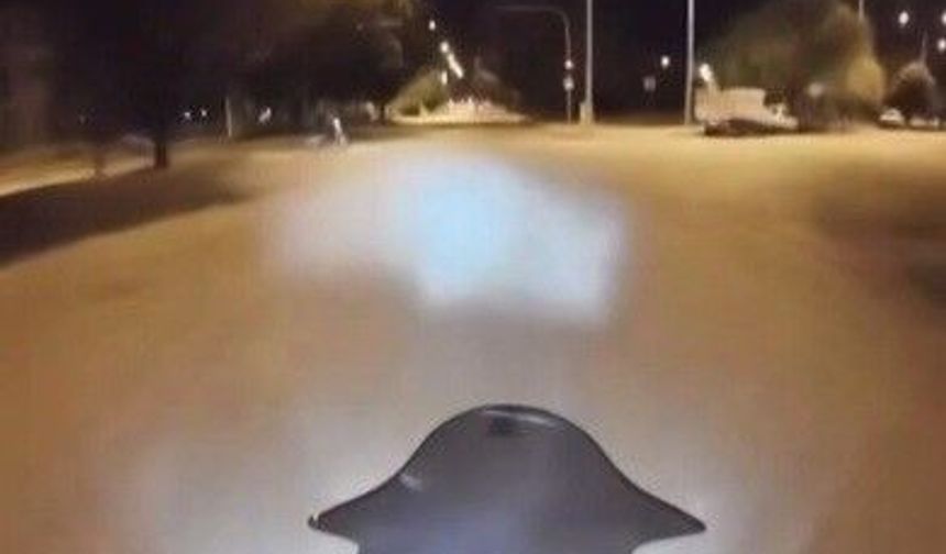Erzincan'da iki motosikletin çarpışma anı kask kamerasına yansıdı