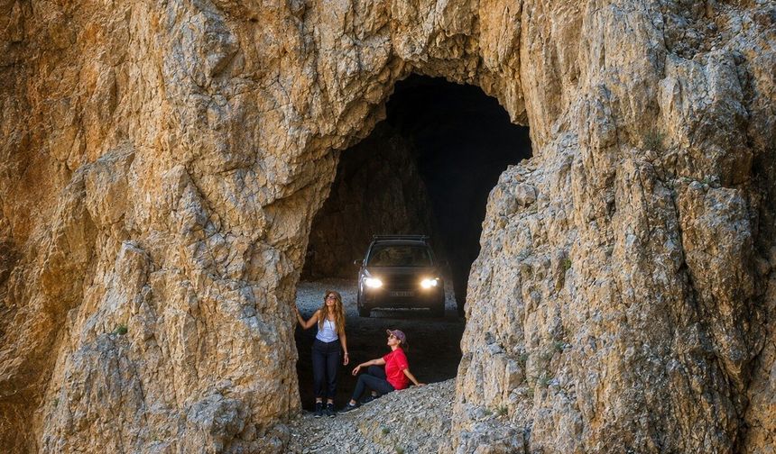 Kemaliye’nin 132 Yılda Tamamlanan Taş Yolu Turistleri Büyülüyor