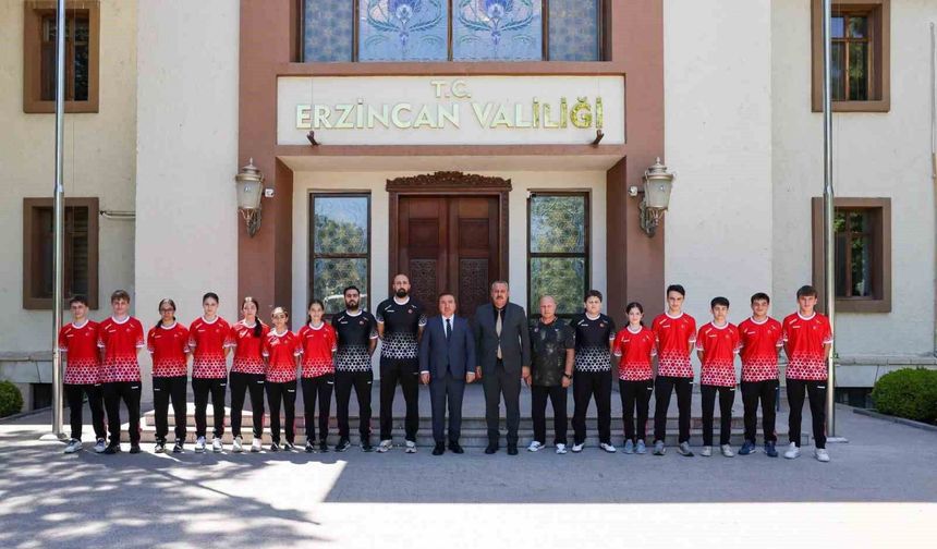 Milli badmintoncular Avrupa Şampiyonası öncesi Erzincan'da kampta