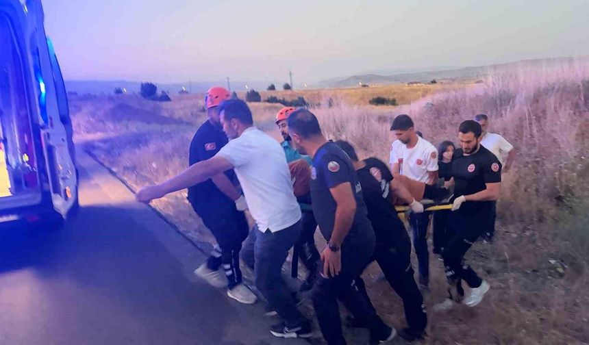 Otomobil yoldan çıktı: 2 yaralı