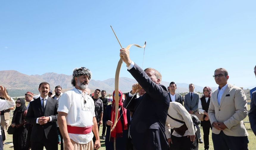 Erzincan'da geleneksel okçuluk heyecanı