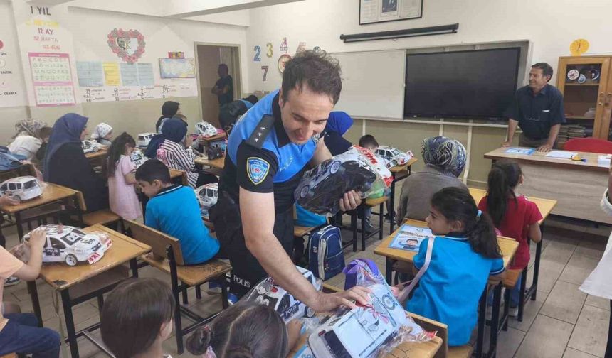 Erzincan’da Polis Minik Öğrencilerin İlk Gün Heyecanına Ortak Oldu