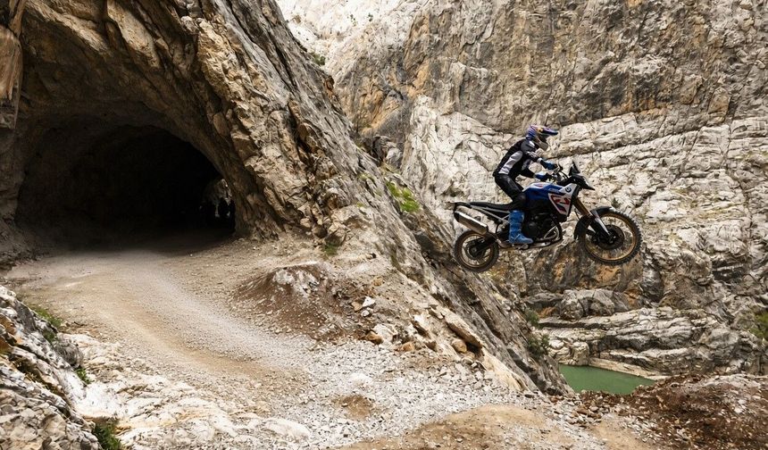 Kemaliye Taş Yolu Motosiklet Tutkunlarının Rotasına Girdi