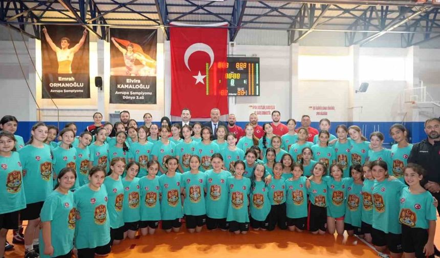 Üzümlü'de milli güreşçiler için gelişim kampı