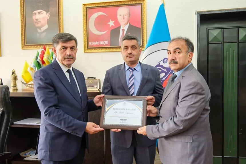 Erzincan Belediye Başkanı, Örnek Davranış Sergileyen İşçiyi Tebrik Etti
