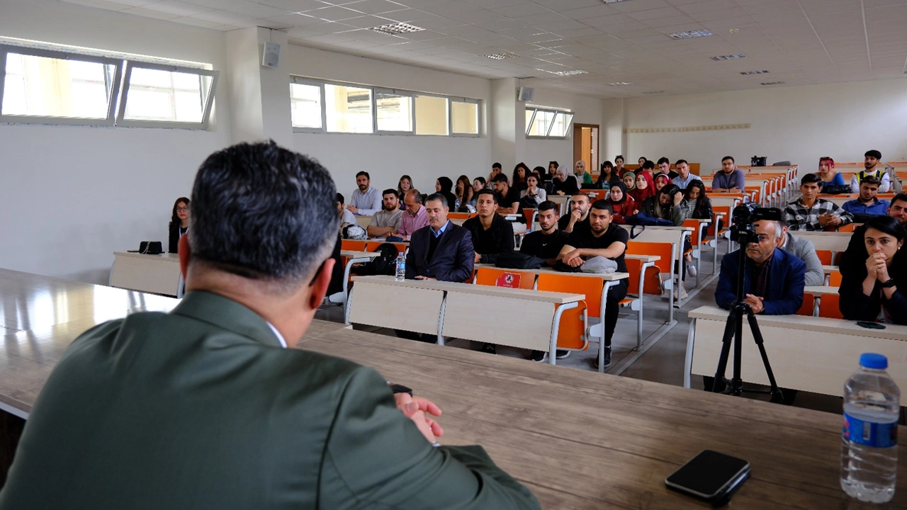 Erzincan Smmmo Başkanı Zeki Polat Üniversite Öğrencileriyle Buluştu