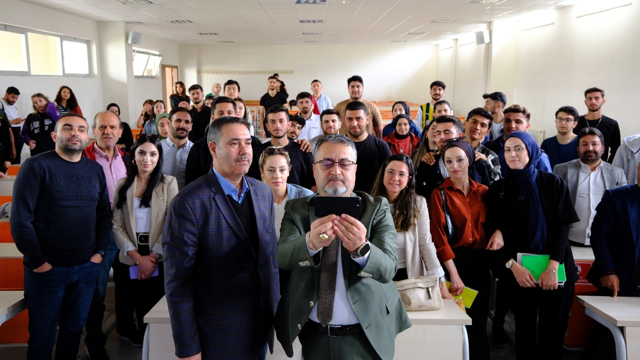 Erzincan Smmmo Başkanı Zeki Polat Üniversite Öğrencileriyle Buluştu2